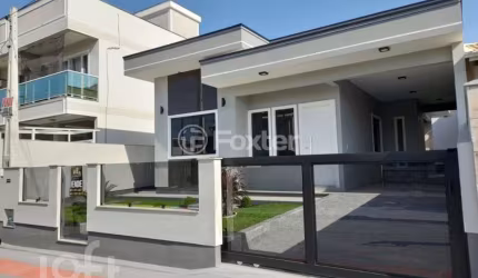 Casa com 3 quartos à venda na Rua das Pitangueiras, 89, Madri, Palhoça, 102 m2 por R$ 765.000