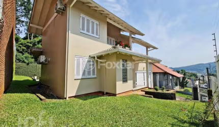 Casa com 3 quartos à venda na Rua Gustavo Leopoldo Feltes, 569, Canudos, Novo Hamburgo, 205 m2 por R$ 870.000