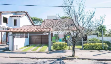 Casa com 4 quartos à venda na Rua Marquês do Maricá, 341, Vila Nova, Porto Alegre, 255 m2 por R$ 950.000