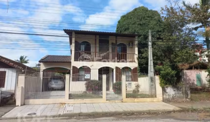 Casa com 4 quartos à venda na Rua Eugênio Portela, 375, Barreiros, São José, 197 m2 por R$ 1.100.000