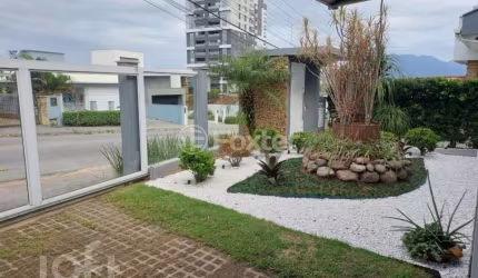 Casa com 4 quartos à venda na Avenida dos Lagos, 131, Pedra Branca, Palhoça, 480 m2 por R$ 2.650.000