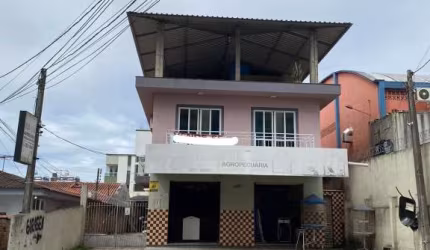 Casa a venda de 03 Dormitórios sendo 01 Suíte com Terraço no Bairro Ipiranga -São José -SC