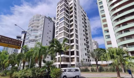Aluga-se na beira mar de Florianópolis sendo 03 suítes e 03 vagas