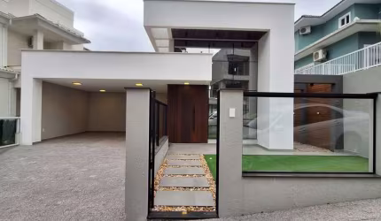Casa de alto padrão de 3 quartos, praça de fogo, piscina e quiosque em Pedra Branca - Palhoça - SC