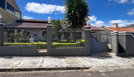 Casa Residencial com 4 quartos  para alugar, 663.70 m2 por R$6750.00  - Uvaranas - Ponta Grossa/PR