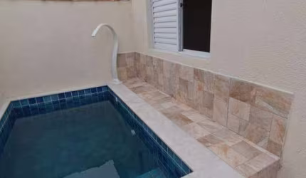 Casa com piscina em condomínio no Cibratel II