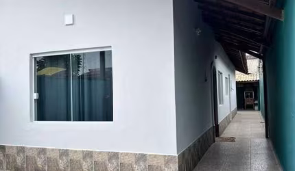 Casa 2 quartos em bairro residencial.