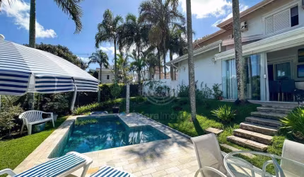 Sobrado à Venda no Condomínio San Conrado em Sousas. Vista maravilhosa, rico em jardinagem, coqueiros, cerca viva.