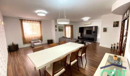 !!!OPORTUNIDADE!!! LINDA CASA SOBRE POSTA ALTA com 260m² ÚTEIS - 04 SUÍTES - ÁREA GOURMET - 03 VAGAS por R$ 1.595M - Ponta da Praia - Santos/SP