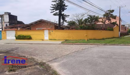 Casa a 250 metros da praia com 5 dormitórios à venda, 183 m² por R$ 980.000