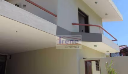 Sobrado com 345 m² de área construída com finalidade residencial ou comercial.