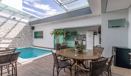 Casa térrea toda planejada e com piscina à venda no Jardim Monte Líbano, em Santo André