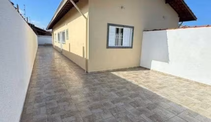 Casa para Venda em Itanhaém, Jamaica, 2 dormitórios, 1 suíte, 1 banheiro, 2 vagas