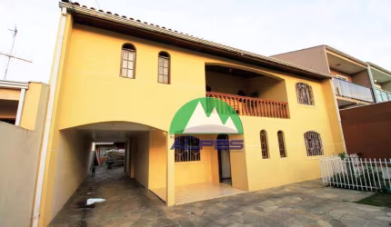 Sobrado com 5 dormitórios à venda, 358 m² por R$ 1.299.000,00 - Xaxim - Curitiba/PR