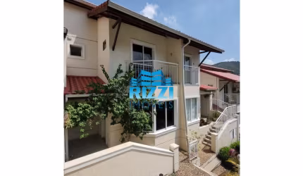 Casa Triplex em Condomínio Fechado na Estrada do Pau Ferro