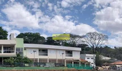 Chácara Alto Padrão à venda e para locação Contendo Linda Casa , Salão , Piscina , Lago , Campo Fut