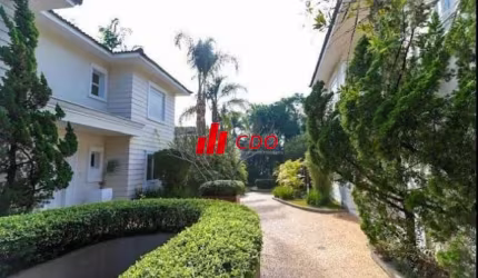 Jardim Petrópolis condomínio de alto padrão sobrado com 4 suítes 4 salas 5 vagas 710 m²