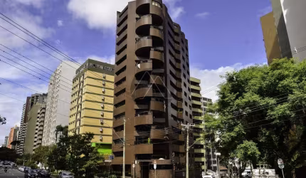 APARTAMENTO ENSOLARADO PRÓXIMO À PRAÇA DO JAPÃO COM PISCINA INTERNA