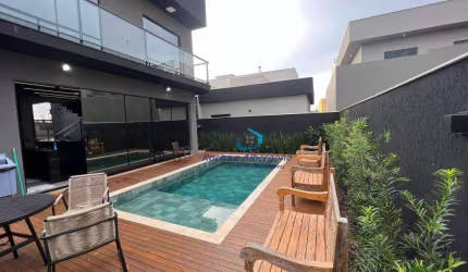 Linda Casa Sobrado com Piscina no Condomínio Parque Tauá, Londrina - PR.