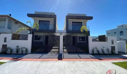 Casa Duplex 03 Dormitórios Nova à Venda no Moinho do Rio Vermelho - Florianópolis - SC