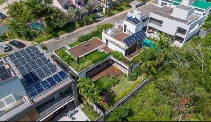 Casa Alto Padrão c/ 04 Suítes, Mobiliada e Decorada à Venda na Cachoeira do Bom Jesus - Florianópolis  - SC