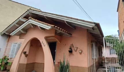 Casa térrea com edícula aos fundos