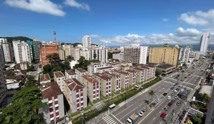 Apartamento 4 Dormitórios, sendo 1 suíte e outro convertido para closet, 1 Banheiro social,  4 Salas arejadas, Cozinha ampla - Vista livre
