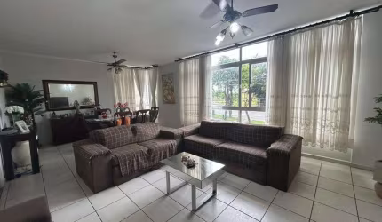 Apartamento 4 quartos sendo duas suítes e 1 closet, 4 banheiros,  1 cozinha - Vista mar