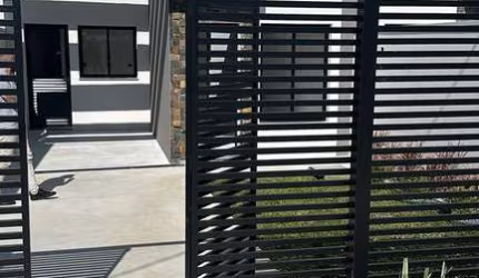 Casa com 3 quartos à venda na Rua Jonet Zanetti Silva, 65, Tindiquera, Araucária por R$ 580.000