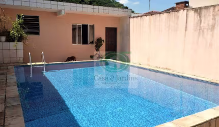 Casa térrea em Santos, bairro do Marapé, com 03 dormitórios/sendo 02 suítes, edícula e piscina - R$1.590.000,00