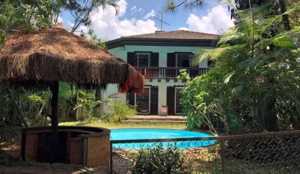Chácara de luxo à venda ou locação em Carapicuíba-SP, bairro Chácara São João: 3 quartos, 3 suítes, 3 salas, 5 banheiros, 6 vagas, 698,75 m².