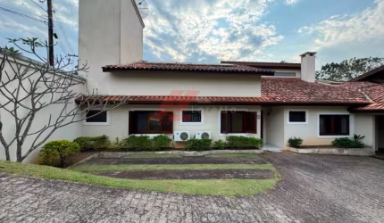 Imperdível: Casa em Condomínio no Condomínio Flamboyant B, Atibaia-SP - 7 quartos, 3 suítes, 2 salas, 5 banheiros, 5 vagas, 500m².
