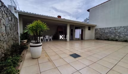 Casa com 4 quartos à venda na Rua Humaitá, --, Estreito, Florianópolis por R$ 2.500.000