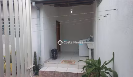 Casa térrea de 2 dormitórios em ótima localização no Jardim Oriente.