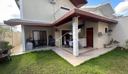 Casa com 4 dormitórios à venda, 240 m² por R$ 1.800.000,00 - Urbanova - São José dos Campos/SP
