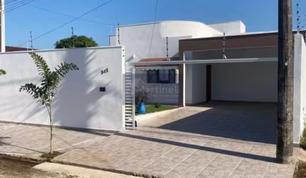 Imperdível oportunidade de adquirir casa com 3 quartos e suíte na Beira Mar de Peruíbe-SP, 140m² de área!