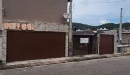 Duas casas à venda em terreno de 324m, 05 dorm com 02 suítes. - CA1055