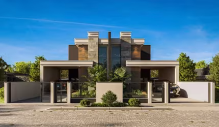 CASA COM PISCINA COM ARQUITETURA MODERNA  - SO1382