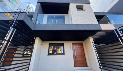 Casa com 3 quartos à venda na Rua Padre Pedro F Piccoli, 437, Vinhedos, Caxias do Sul por R$ 772.000