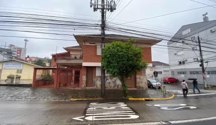 Casa Comercial para Venda - 202.18m², 4 dormitórios, 2 vagas - Pio X
