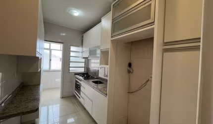 APARTAMENTO SEMIMOBILIADO COM 3 QUARTOS E SACADA NO ESTREITO FLORIANÓPOLIS