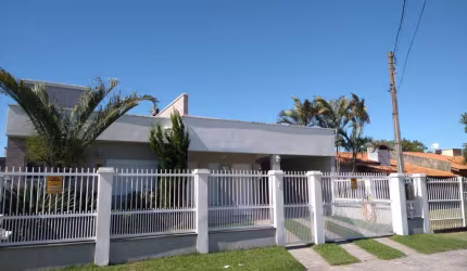 Casa 02 Dorm à venda no Bairro CAPÃO NOVO com 150 m² de área privativa - 1 vaga de garagem