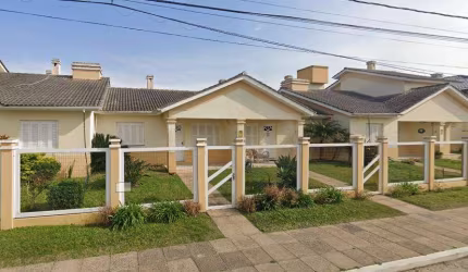 Sobrado 02 Dorm à venda no Bairro CAPÃO NOVO - 1 vaga de garagem