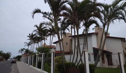Sobrado 02 Dorm à venda no Bairro CAPÃO NOVO - 2 vagas de garagem