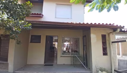 Sobrado 04 Dorm à venda no Bairro CAPÃO NOVO com 110 m² de área privativa - 1 vaga de garagem