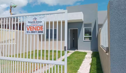 Casa 02 Dorm à venda no Bairro CAPÃO NOVO com 57 m² de área privativa - 1 vaga de garagem