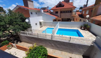 Sobrado 03 Dorm à venda no Bairro CAPÃO NOVO com 95 m² de área privativa - 2 vagas de garagem