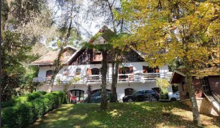 Casa mobiliada para venda com 7 dormitórios em Campos do Jordão.