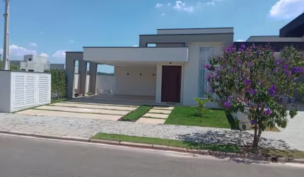Casa para venda com 3 dormitórios e piscina no Mosaico Essence em Mogi.