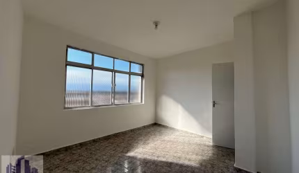 Apartamento na Av. Antônio Emmerich 3 quartos